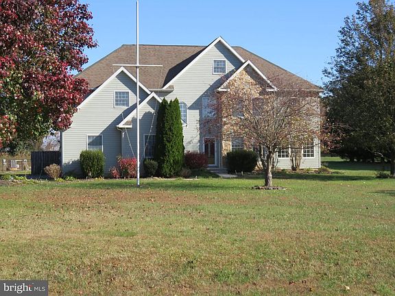 2nd image of 27 Bridle Ridge Cir