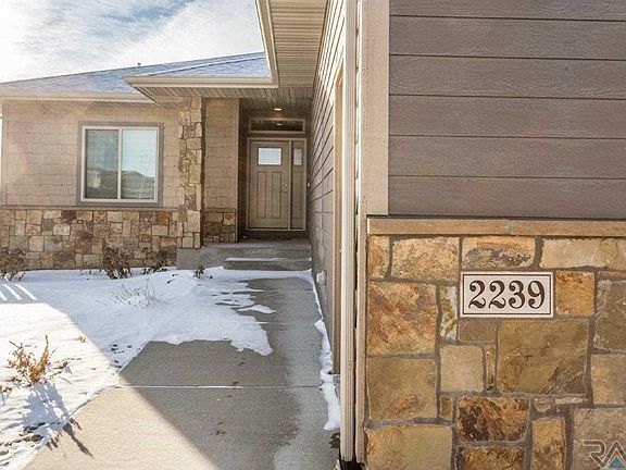 2nd image of 2239 E Stone Pointe Cir