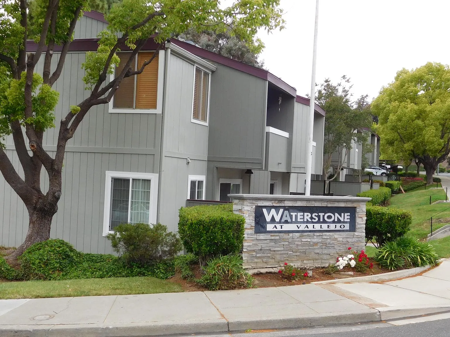 1333 N Camino Alto — Photo 2