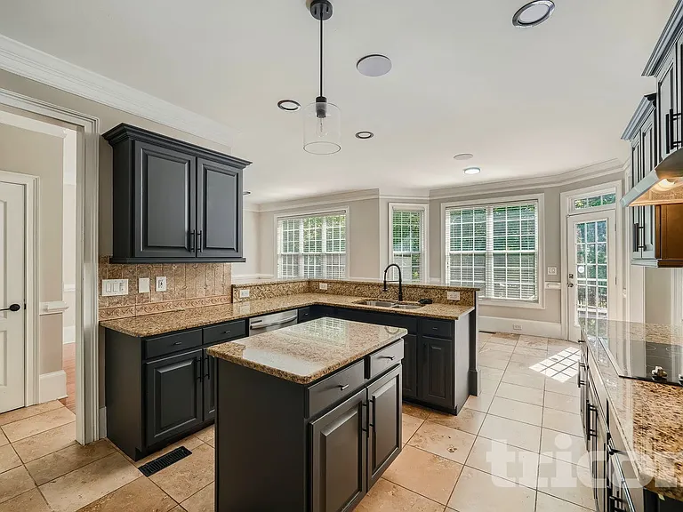 300 Fallstone Path — Photo 6