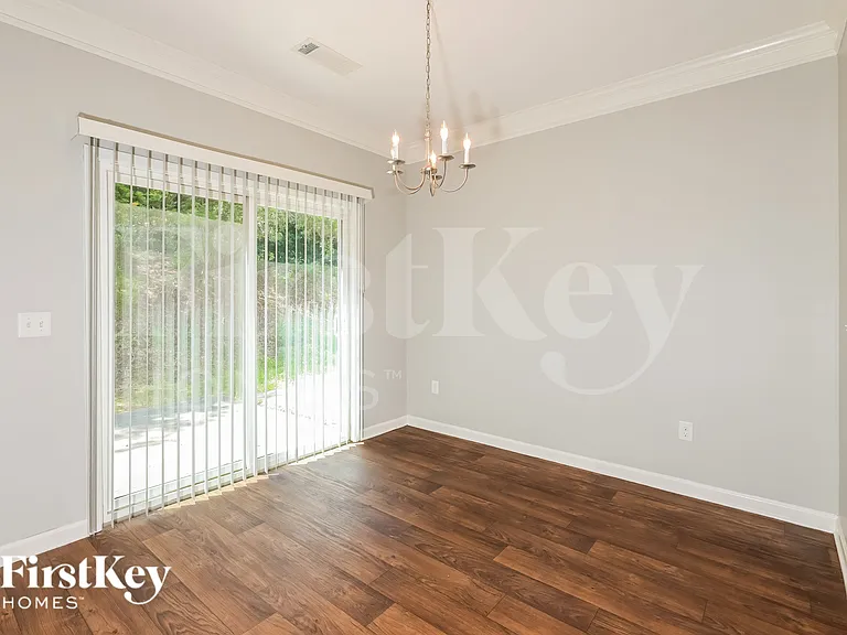 975 Treymont Way — Photo 5