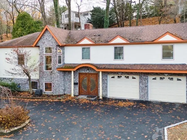 121 Hartman Rd, Newton, MA 02459