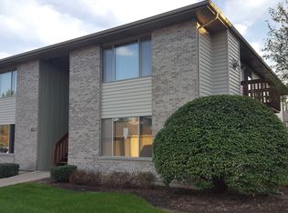 410 Westwood Ct APT C, Crystal Lake, IL 60014