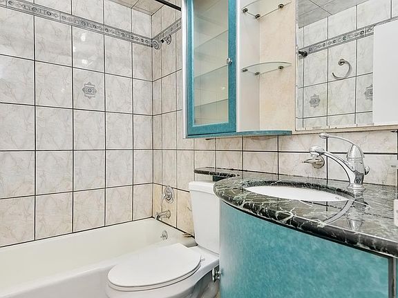 4th image of 275 W 96th St APT 17C