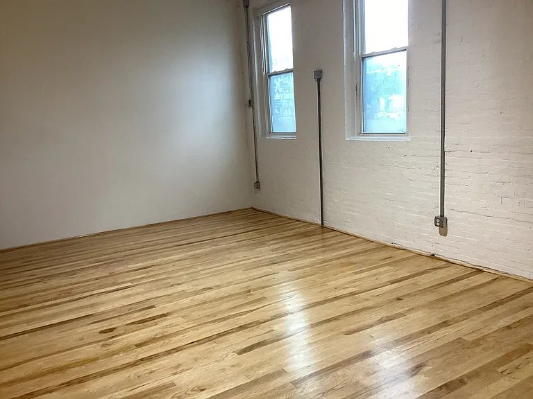 301 Henderson Ave #B — Photo 2