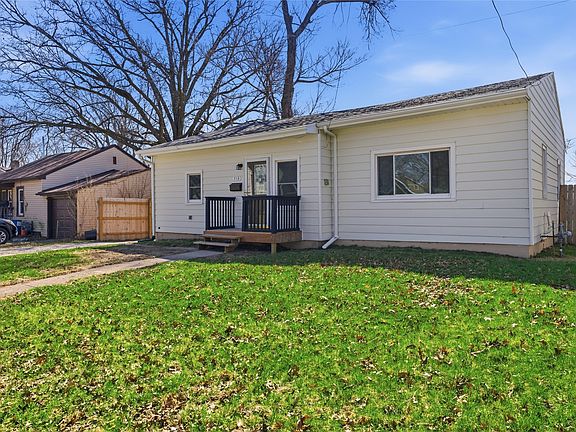 3rd image of 713 N 8th Ave E