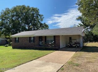 121 Gardenview Dr, Senatobia, MS 38668