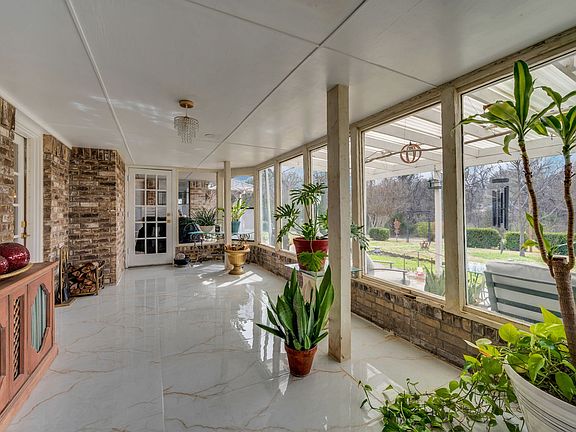 5th image of 950 Shady Cove Pl