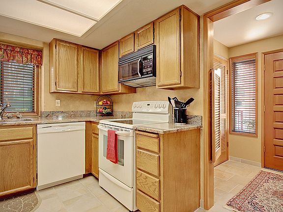 3rd image of 9920 NE 119th St APT 210