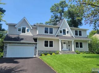 825 Godwin Rd, Paramus, NJ 07652