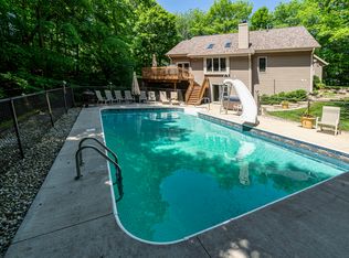 410 Hill View Rd, Slinger, WI 53086