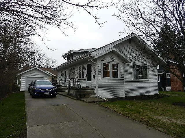 440 Elmwood Dr photo 1