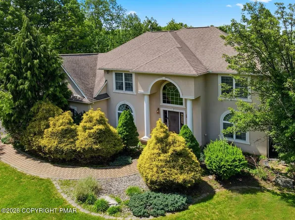 110 Mackenzie Ln, Bartonsville, PA 18321