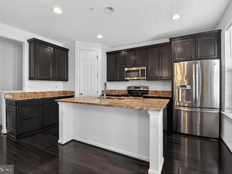 1725 Fernwood Dr — Photo 8
