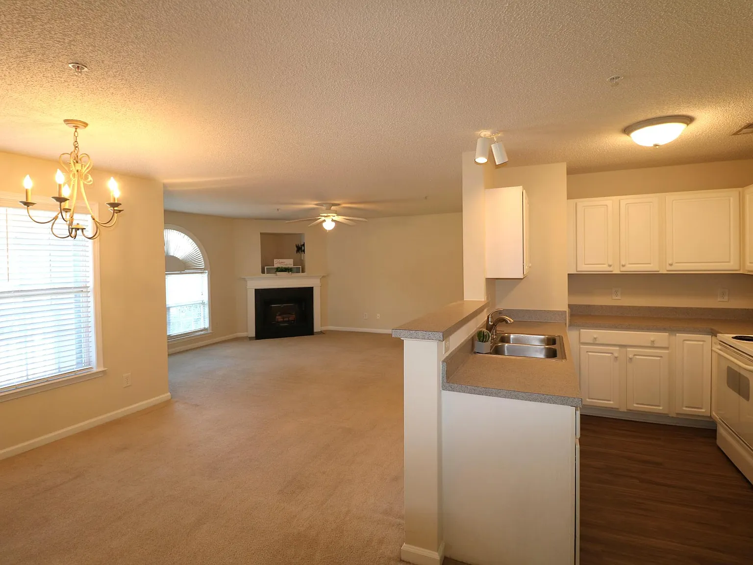 2 bed, $1,300 — Photo 3