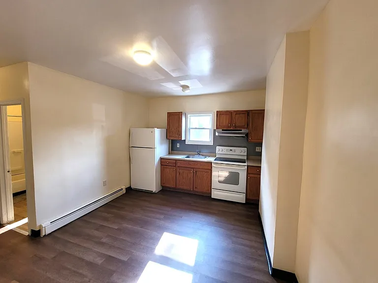 576 Zion St — Photo 10