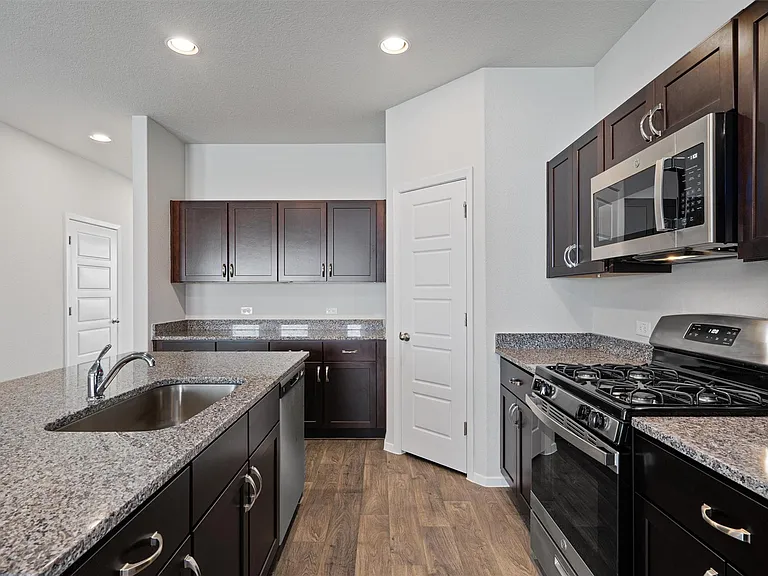 621 Running Creek Dr — Photo 11