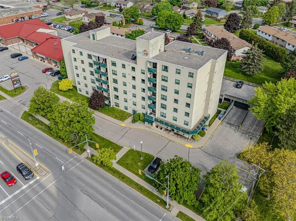 421 Fairview Dr #301, Brantford, ON N3R 7M3