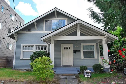 4724 9th Ave NE Photo 1