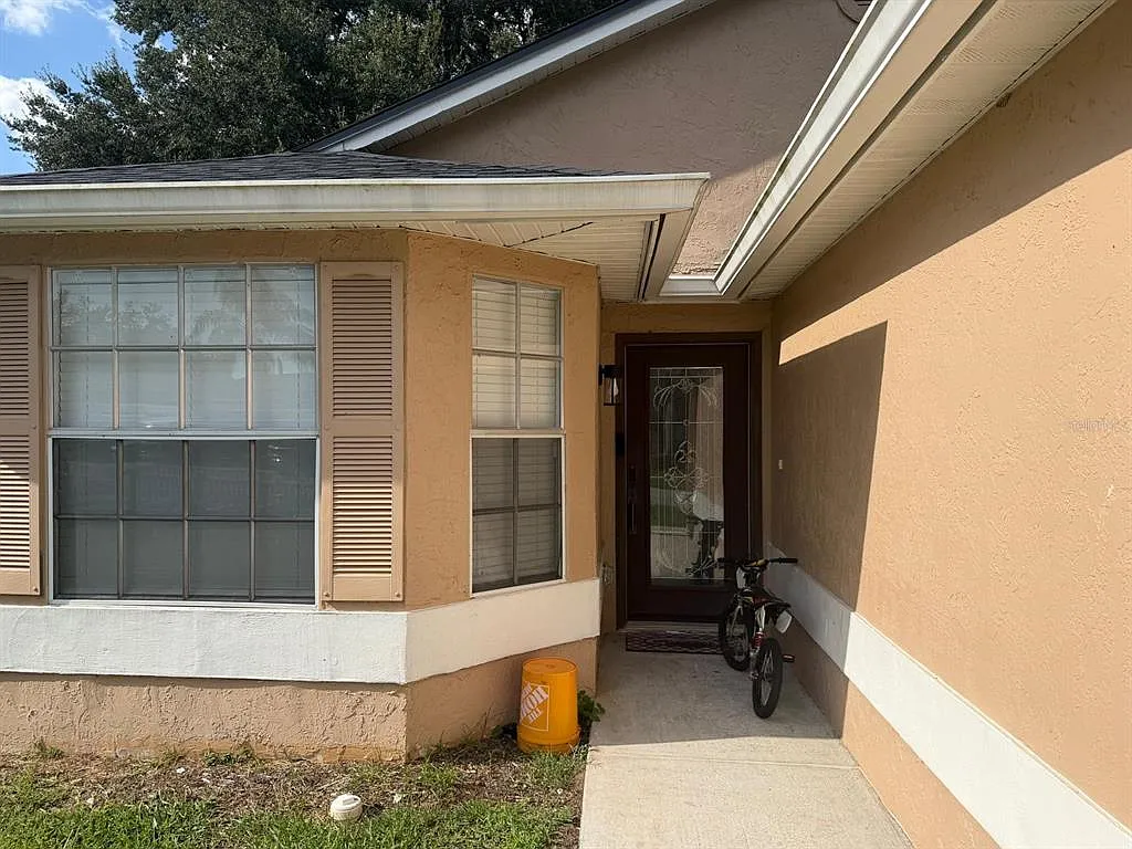 3 bed, 2.0 bath, 1199 sqft, $2,600 — Photo 2