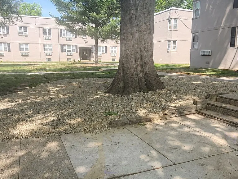 Westwood Court Apts — Photo 9