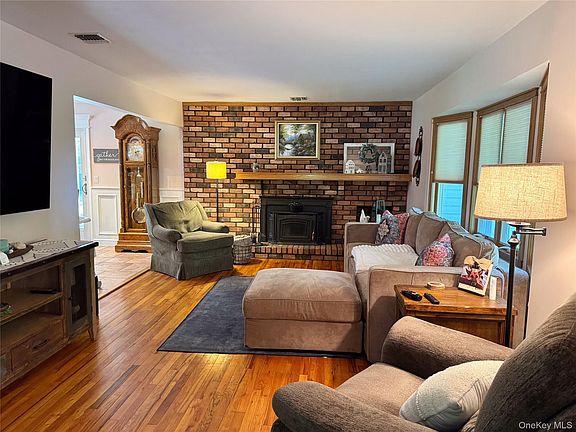 3rd image of 8 Donnatella Lane