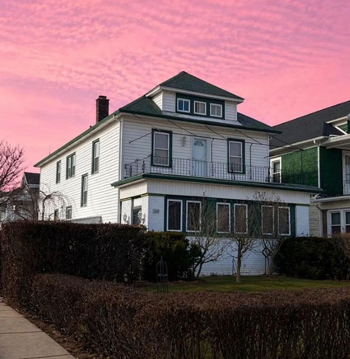 3 bed, $1,325 — Photo 1