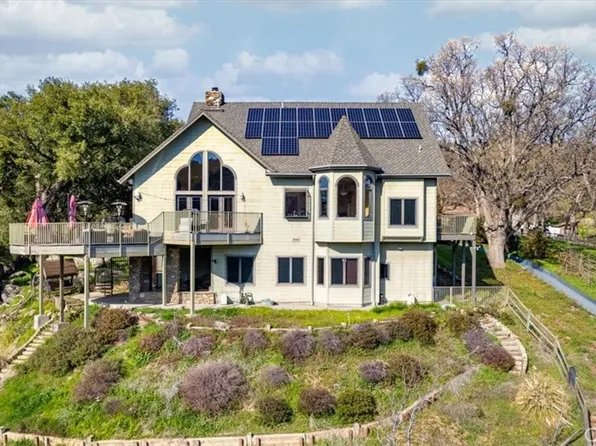 24500 Heather Ct, Tehachapi, CA 93561