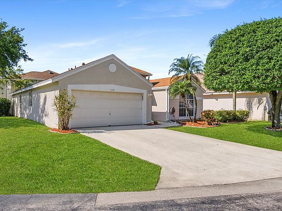 2nd image of 1352 E Fairfax Cir Circle E