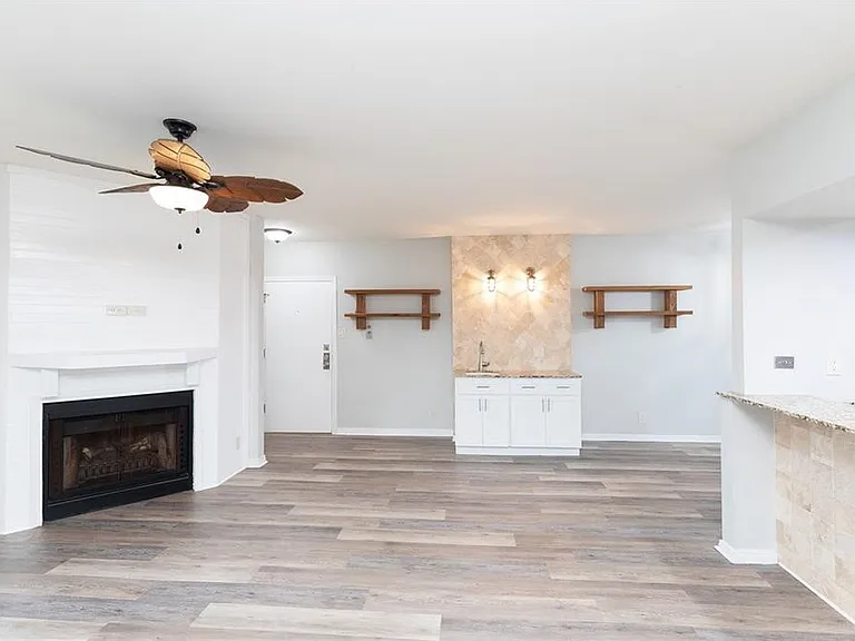 200 W Cotter Ave — Photo 18