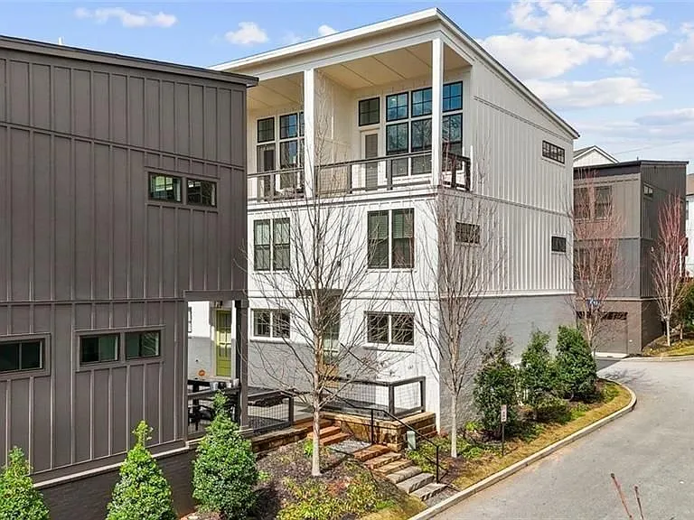 900 Brees Ct — Photo 2