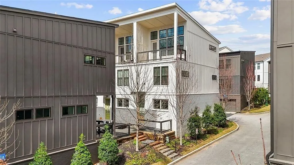 Building Photo - 900 Brees Ct