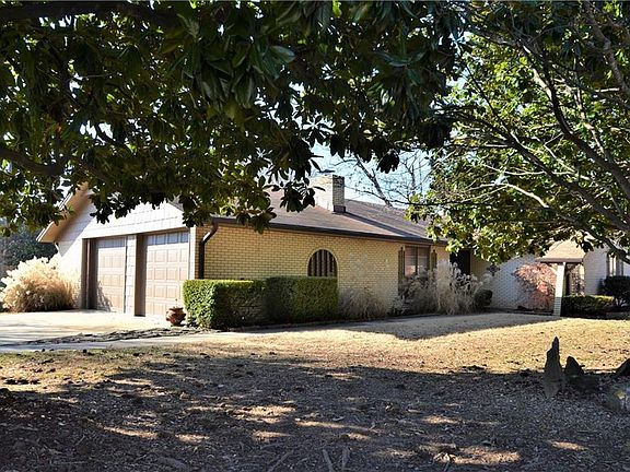 2nd image of 916 S San Jose Dr