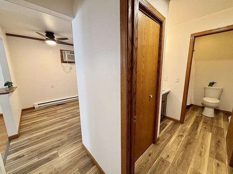 Town's Edge Apartments — Photo 28