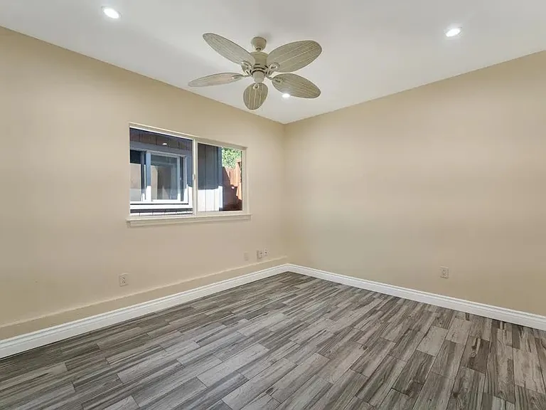 4883 Snow Dr — Photo 2