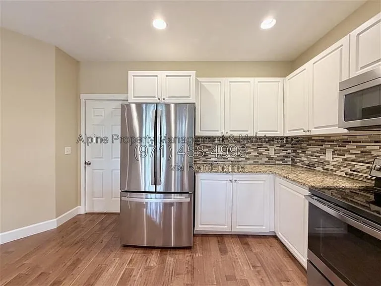 5758 NE Damsel Dr — Photo 10