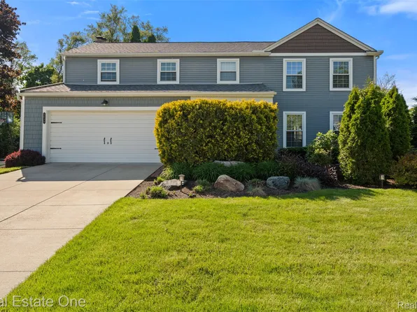 5639 Firwood Dr, Troy, MI 48098