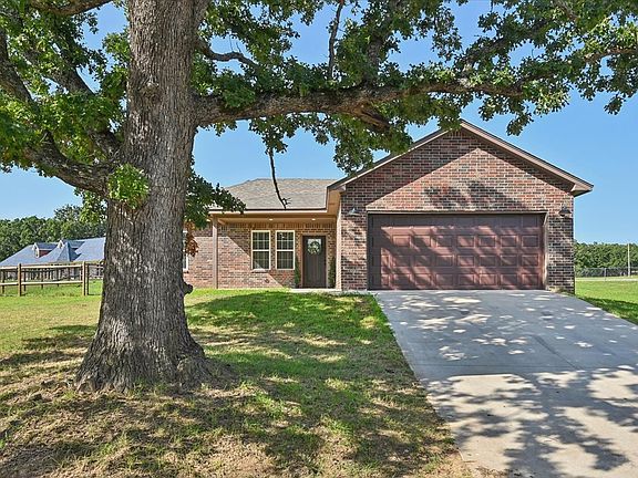2nd image of 800 Grand Pl