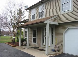 228 Juniper Cir, Streamwood, IL 60107