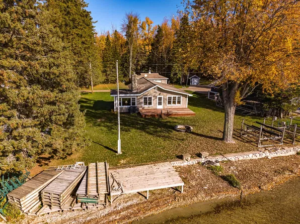 3849 White Goose Dr, Cheboygan, MI 49721
