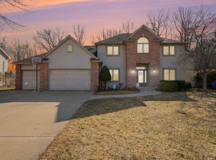6006 Oak Hollow Ct, Midland, MI 48640