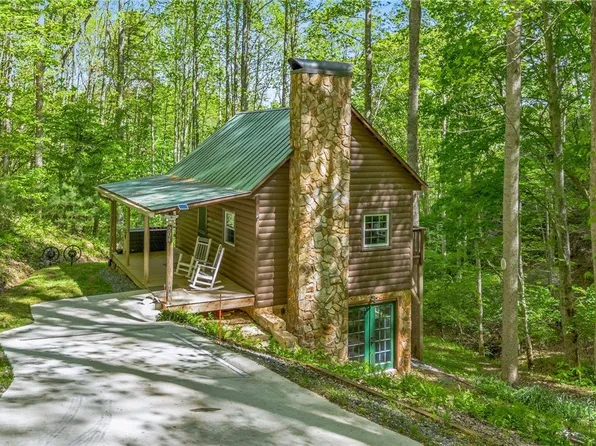 204 Mountain Side Lane, Crumpler, NC 28617