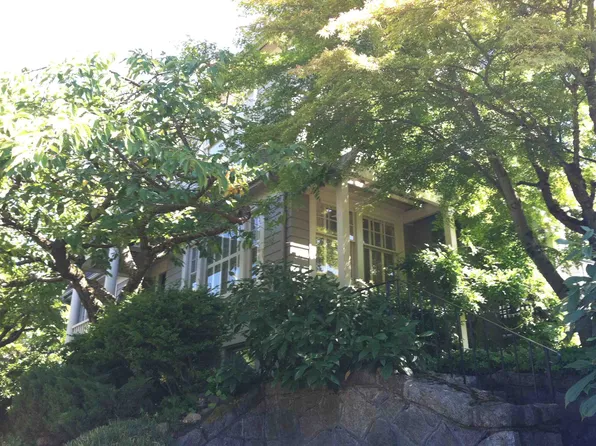 5268 16th Ave NE, Seattle, WA 98105