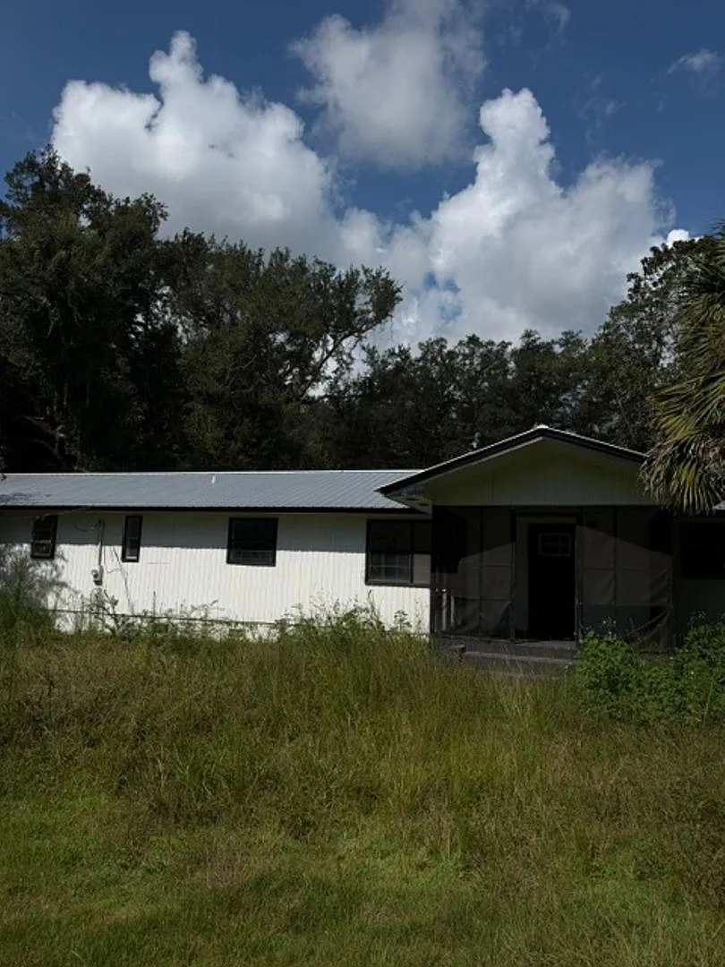 3/2 on 10 acres fenced. — Photo 1