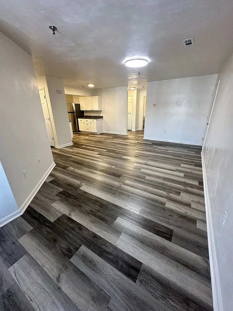 4 Bedroom 2 Bath Apartment 3rd Floor — Photo 4