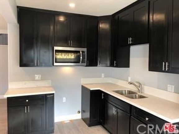 3rd image of 1054 W 45th St