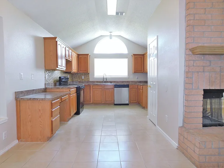 2409 Westview Trl — Photo 11