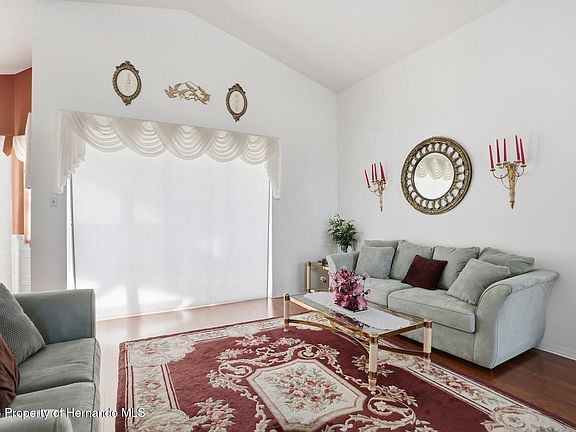 3rd image of 12054 Conway St