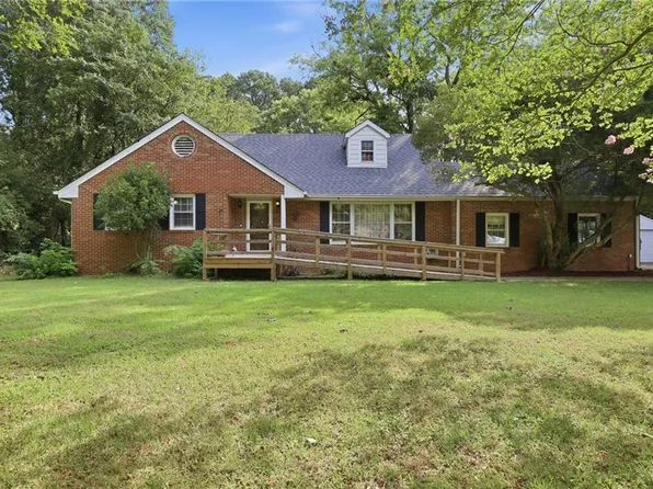 4905 Farrington Dr, Virginia Beach, VA 23455