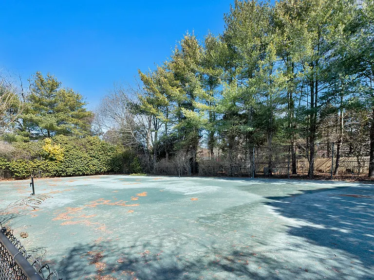 94 S Country Rd — Photo 15